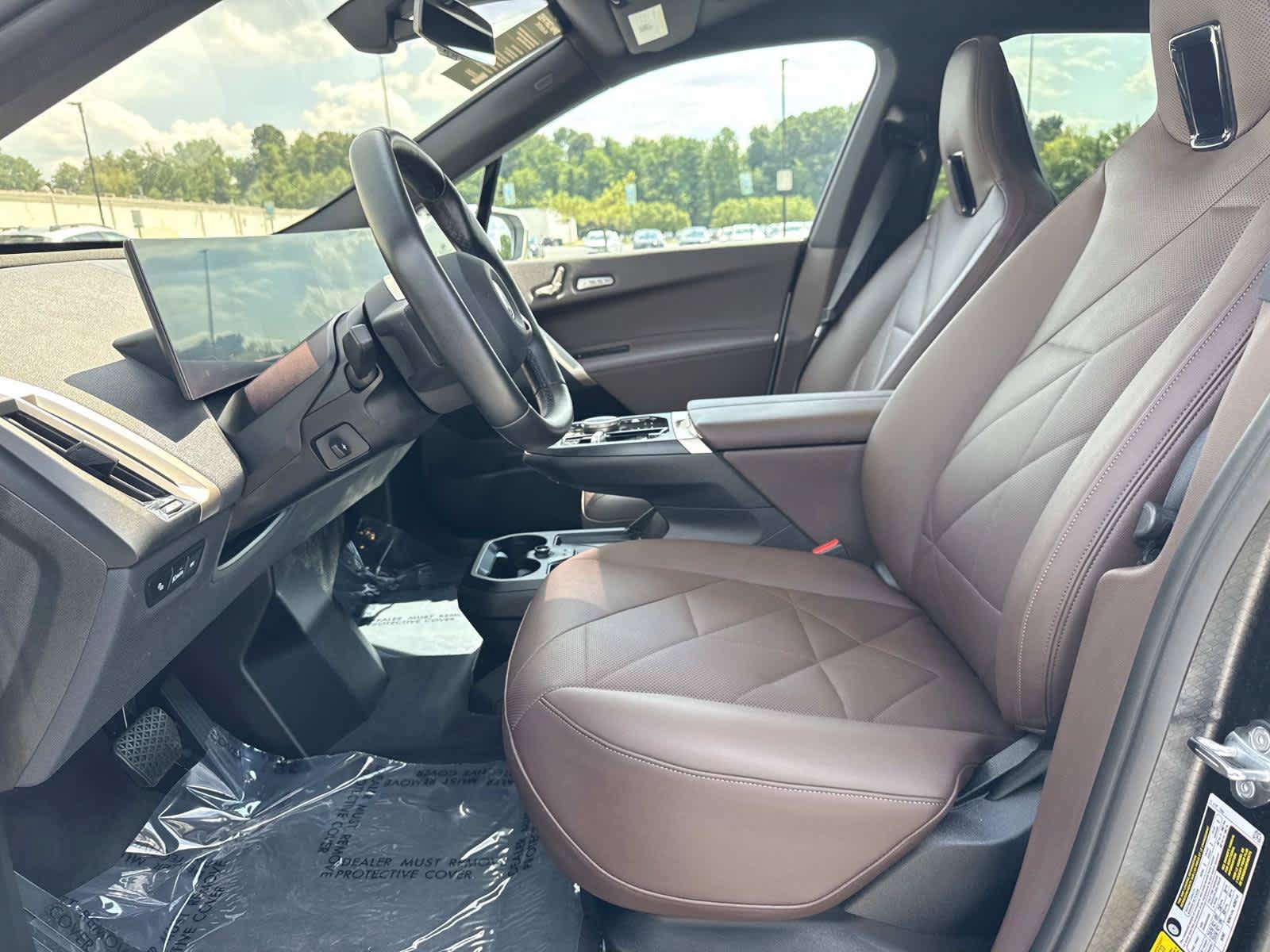 Used 2024 BMW iX xDrive50 w/ Premium Package AWD/4WD image 14