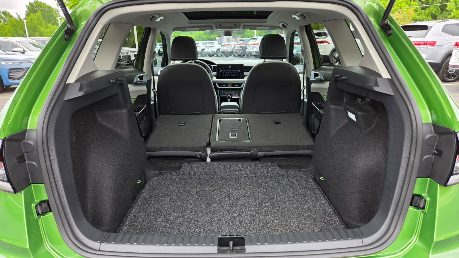 Certified 2025 Volkswagen Taos SE w/ Panoramic Sunroof Package FWD image 57