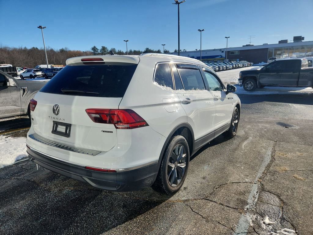 Certified 2024 Volkswagen Tiguan SE image 7