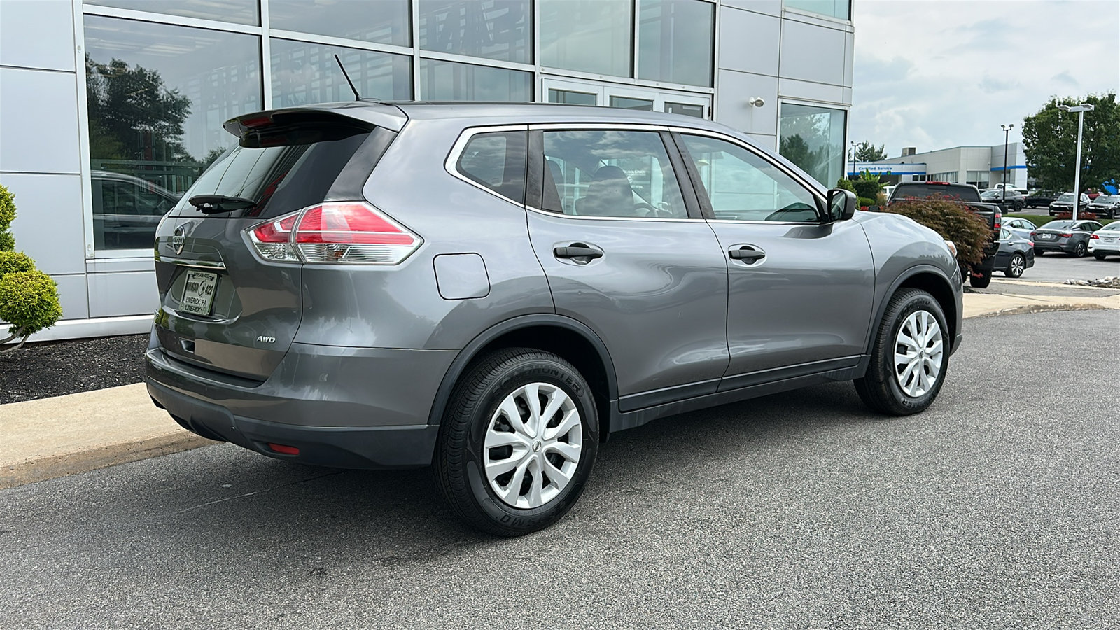 Used 2016 Nissan Rogue S AWD/4WD image 7
