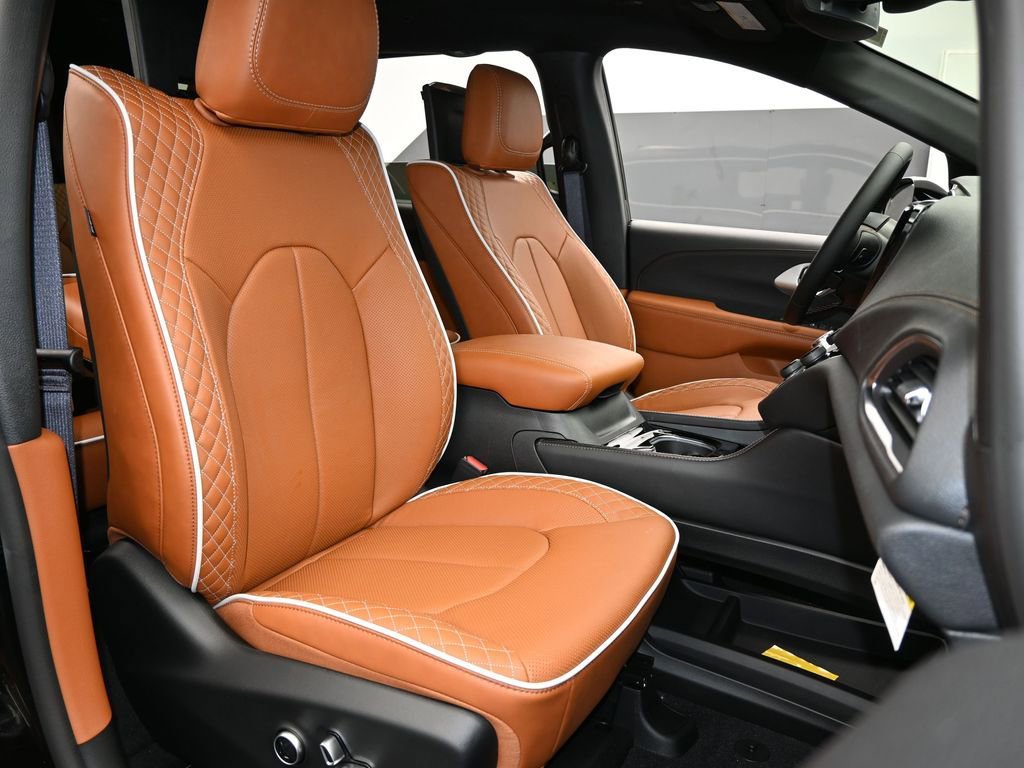 New 2026 Chrysler Pacifica Pinnacle image 48