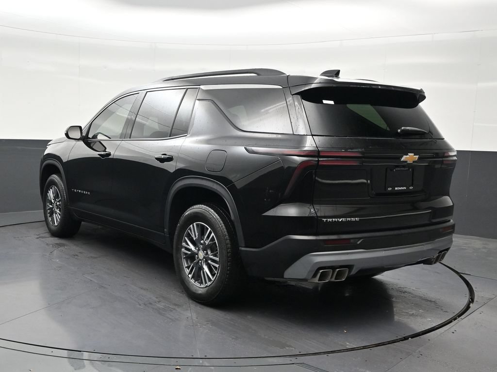 Used 2026 Chevrolet Traverse LT FWD image 3
