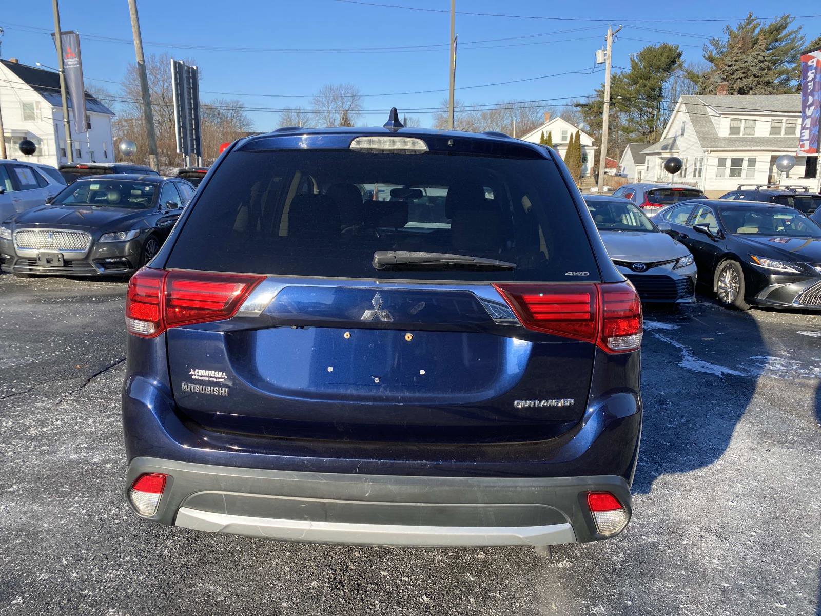Used 2018 Mitsubishi Outlander ES image 4