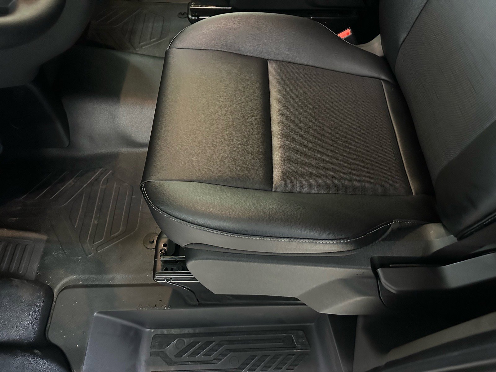 New 2026 Ford Transit 250 148 Medium Roof w/ Load Area Protection Package image 18