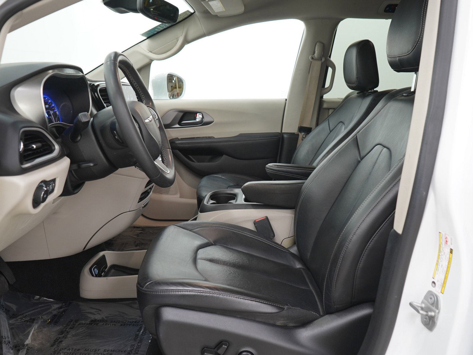 Used 2022 Chrysler Pacifica Touring-L w/ Uconnect Theater Family Group FWD image 27