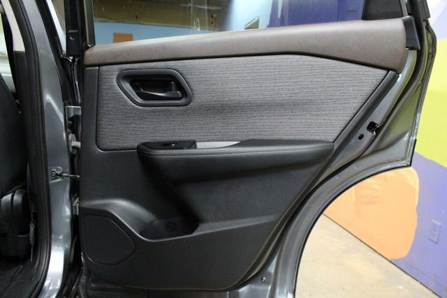 Used 2021 Nissan Rogue S FWD image 11