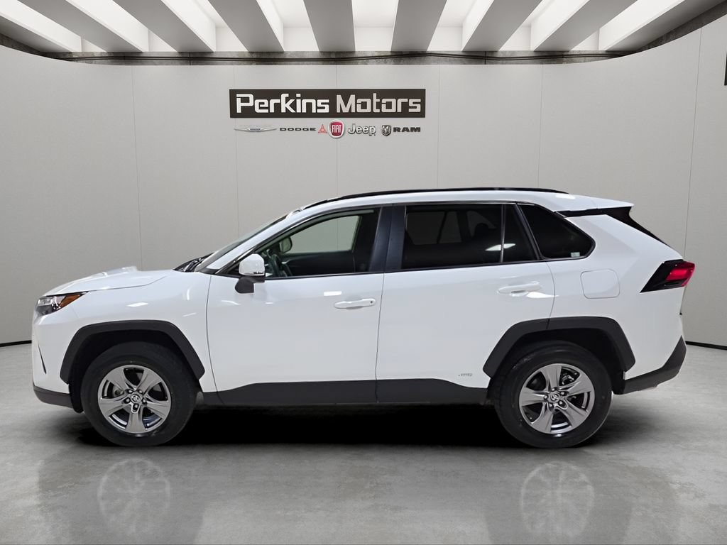 Used 2025 Toyota RAV4 LE AWD/4WD image 2