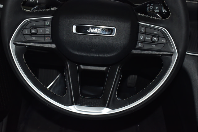 Used 2024 Jeep Grand Cherokee Altitude AWD/4WD image 20