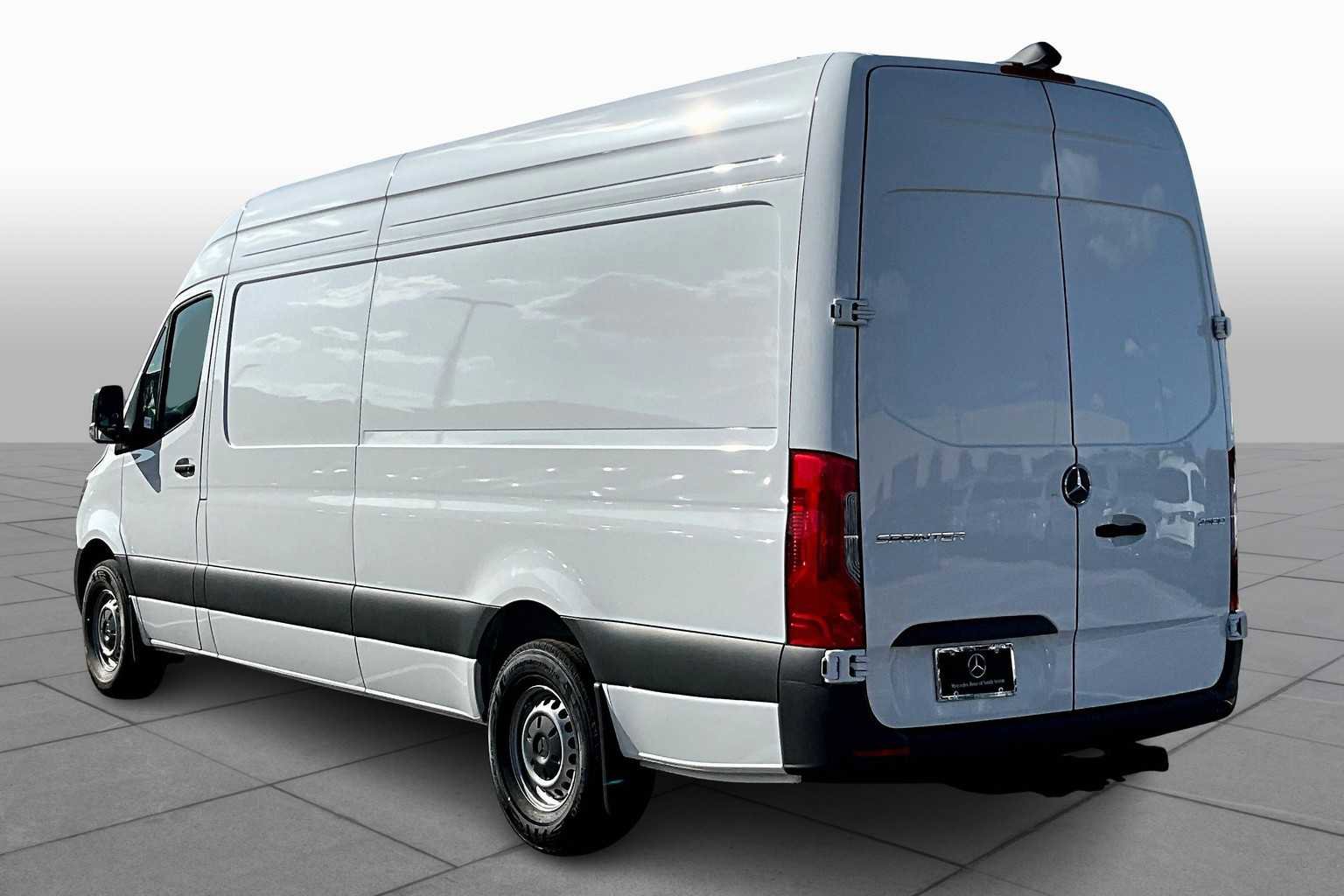Used 2025 Mercedes-Benz Sprinter 2500 image 13