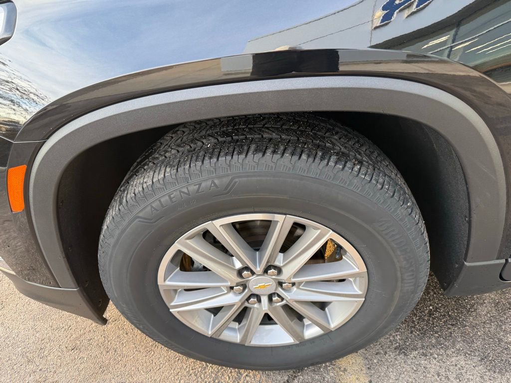 Used 2023 Chevrolet Traverse LT w/ Rear Camera Mirror Package image 43