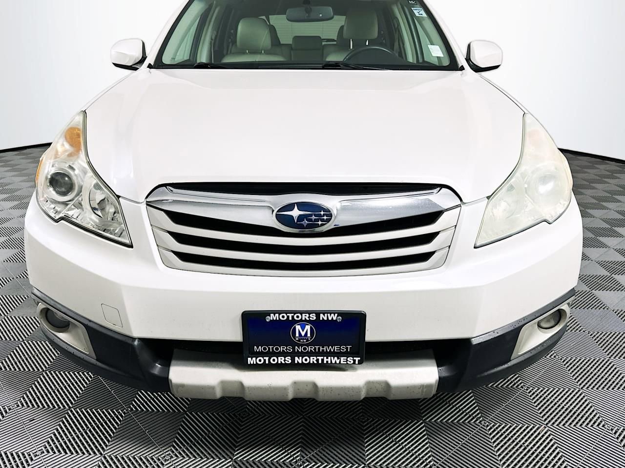 Used 2010 Subaru Outback 3.6R Limited image 2