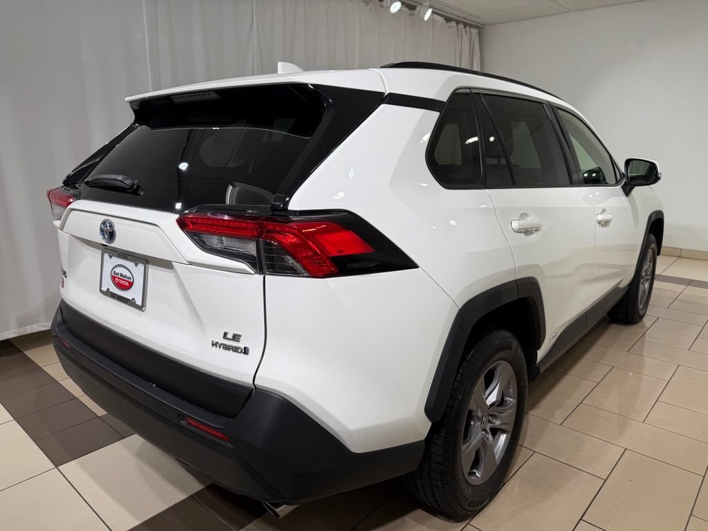 Used 2024 Toyota RAV4 LE AWD/4WD image 5