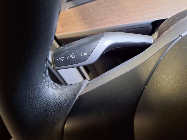 Used 2022 Tesla Model Y Long Range AWD/4WD image 9