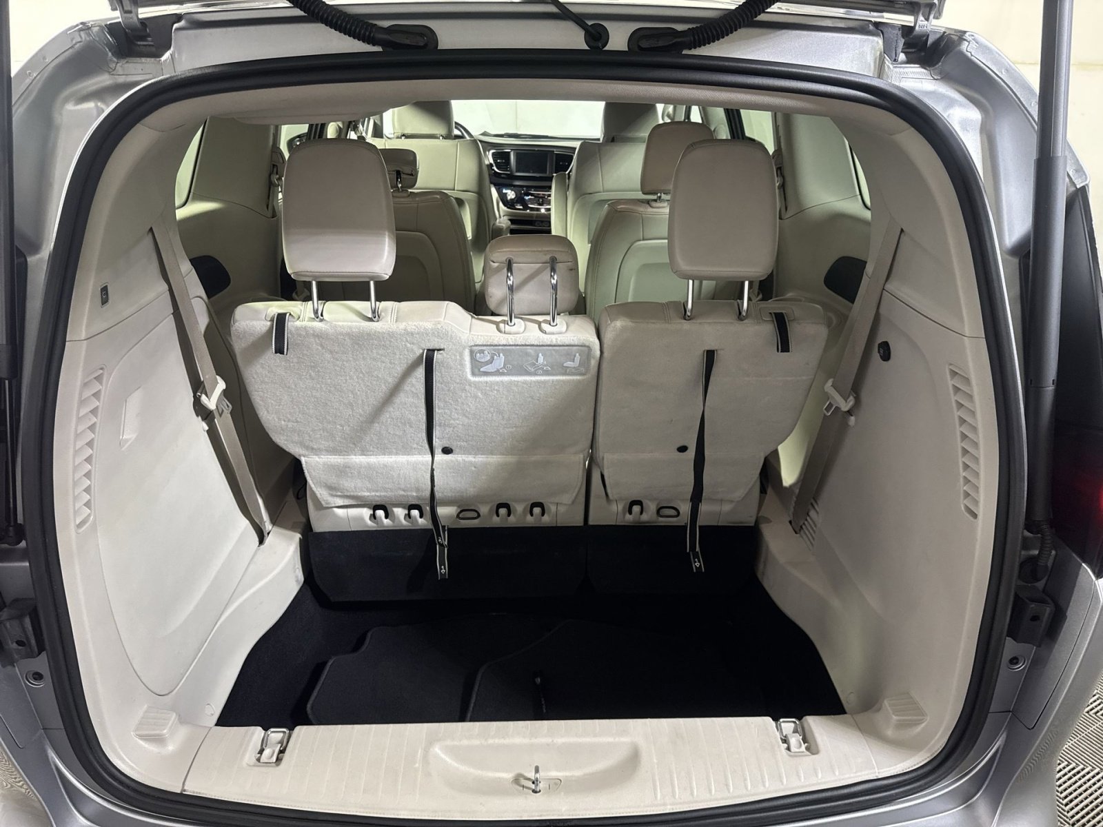 Used 2021 Chrysler Voyager Lxi image 27