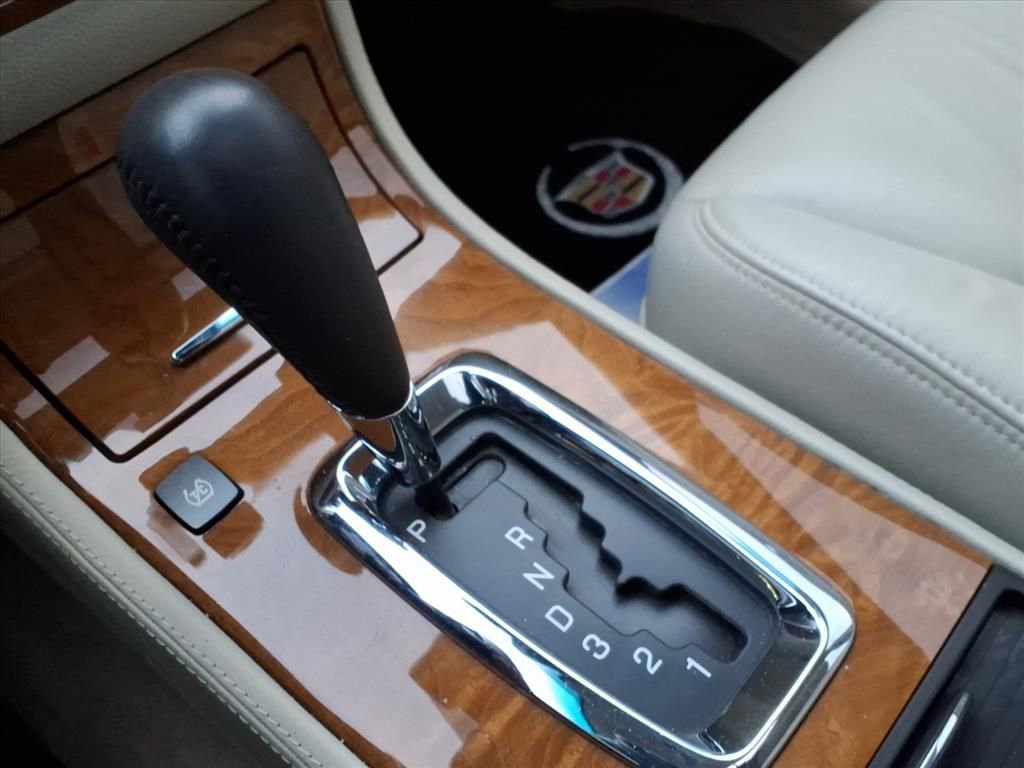 Used 2010 Cadillac DTS Platinum FWD image 19