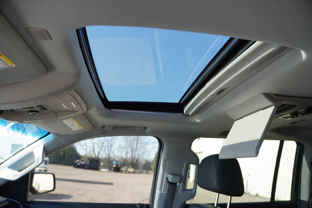 Used 2019 Chevrolet Suburban Premier AWD/4WD image 7