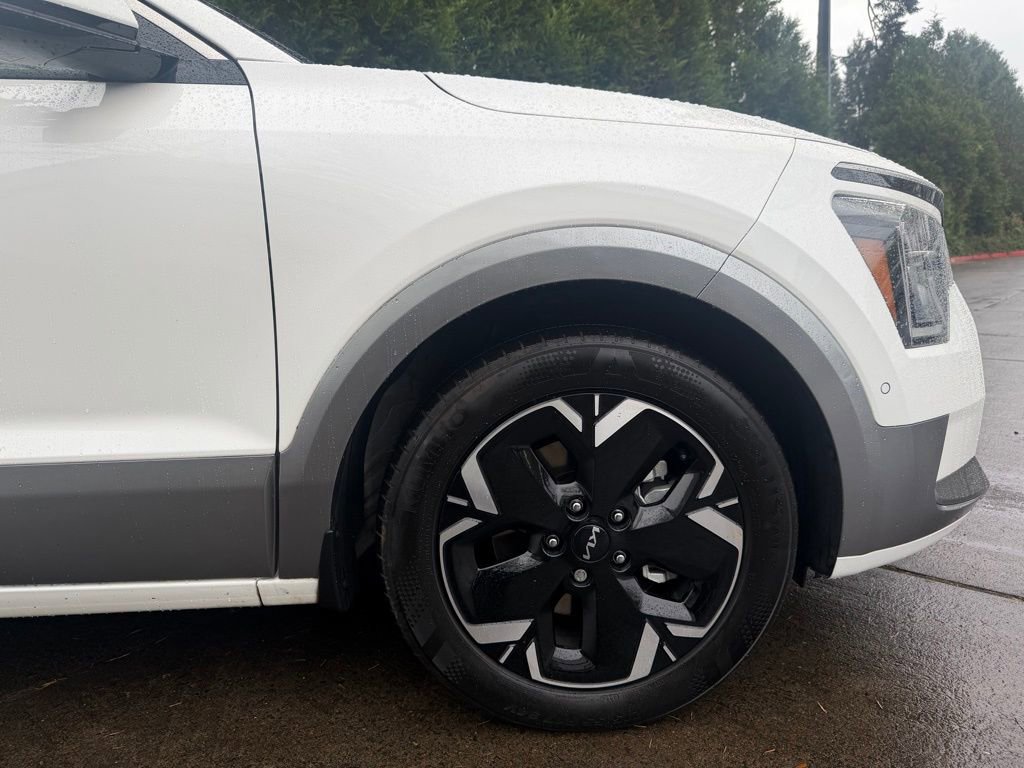 Used 2023 Kia Niro Wave w/ Wave Preserve Package FWD image 3