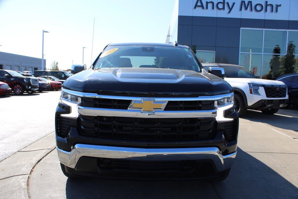 Used 2023 Chevrolet Silverado 1500 LT image 2