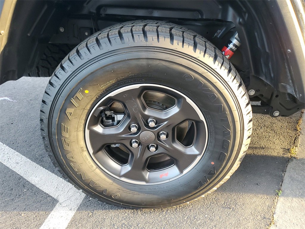 Used 2022 Jeep Gladiator Rubicon w/ LED Lighting Group image 5