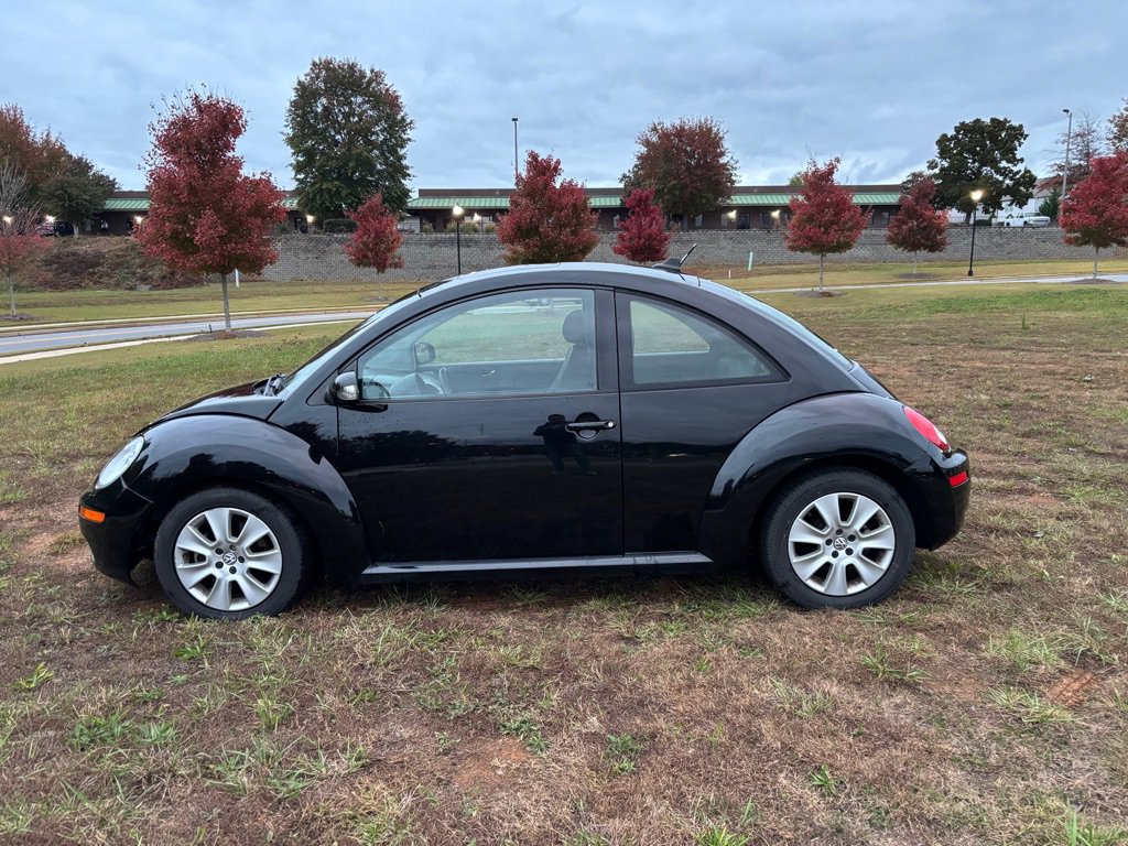 Used 2009 Volkswagen Beetle S image 9
