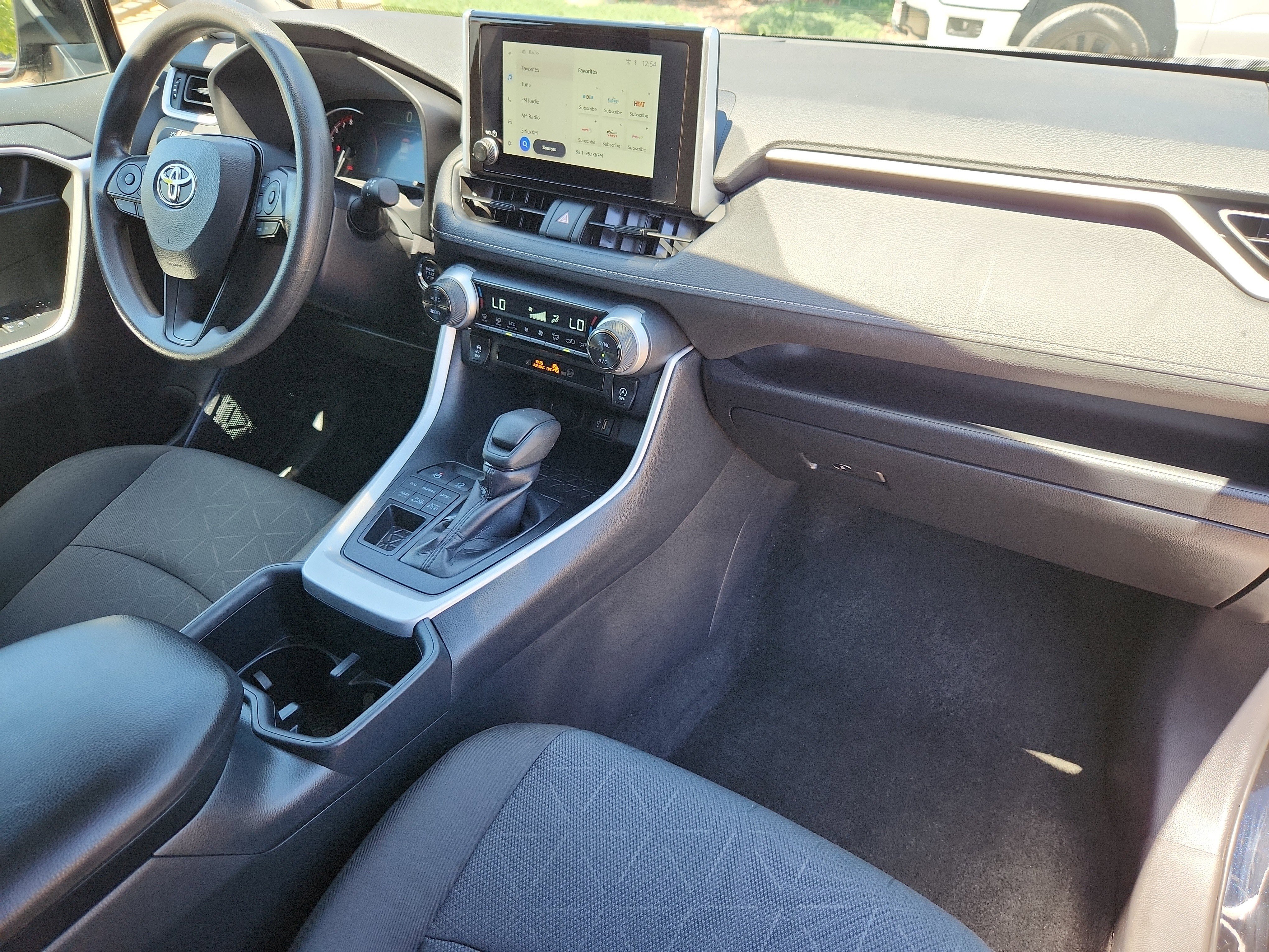 Used 2025 Toyota RAV4 XLE AWD/4WD image 15