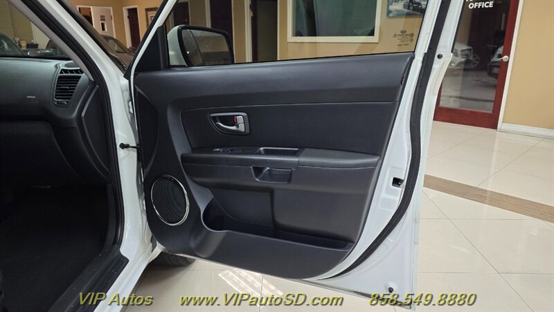 Used 2010 Kia Soul + FWD image 12