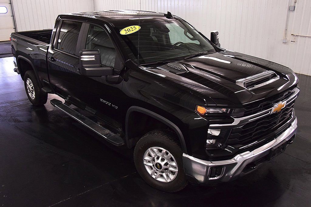 Used 2025 Chevrolet Silverado 2500 LT w/ Convenience Package image 9
