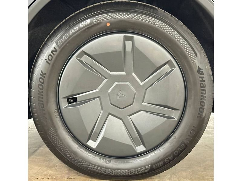 Used 2026 Tesla Model Y AWD image 11