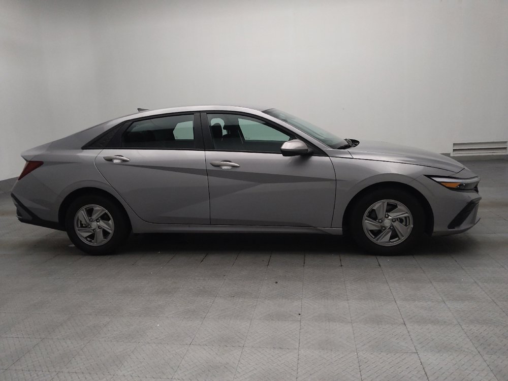 Used 2025 Hyundai Elantra SE FWD image 11