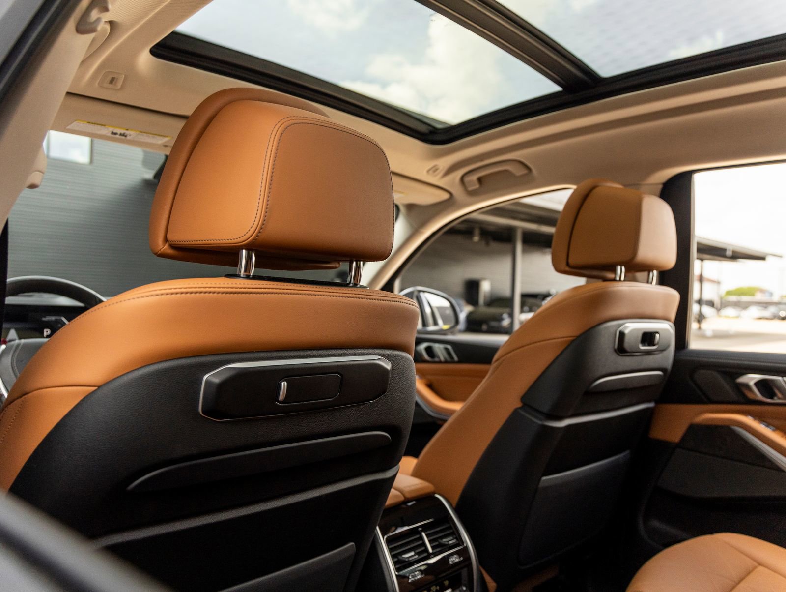 Used 2023 BMW X7 xDrive40i w/ Premium Package image 26
