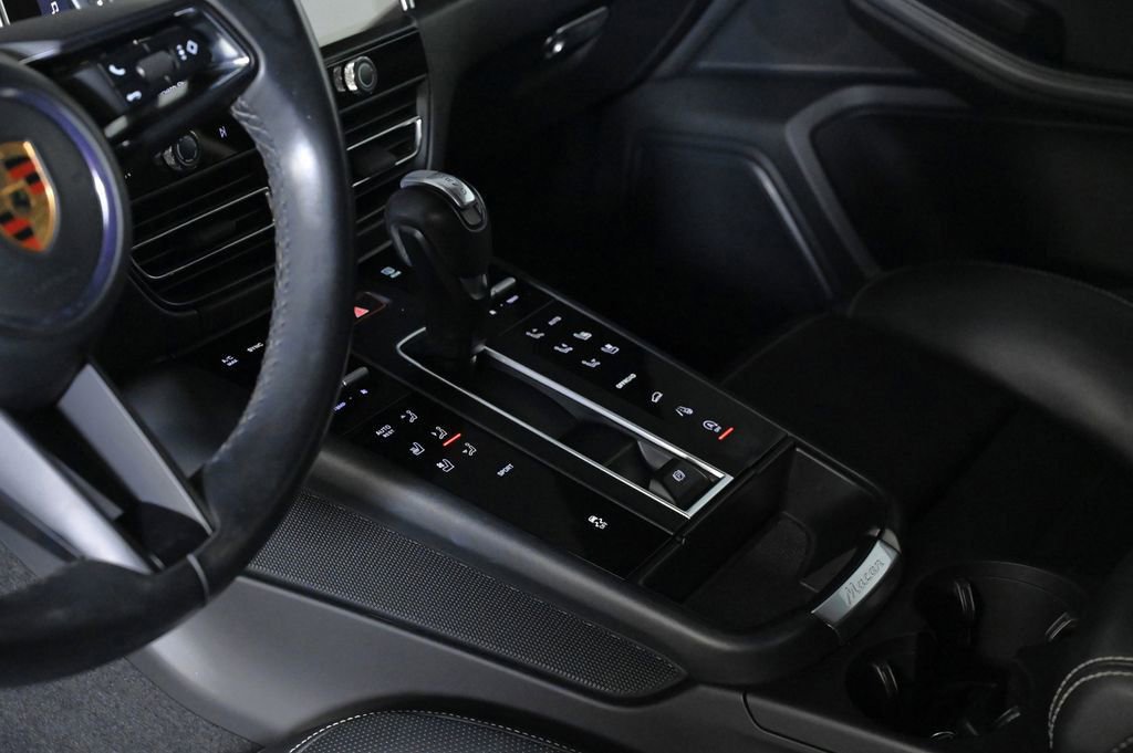 Certified 2023 Porsche Macan AWD/4WD image 24