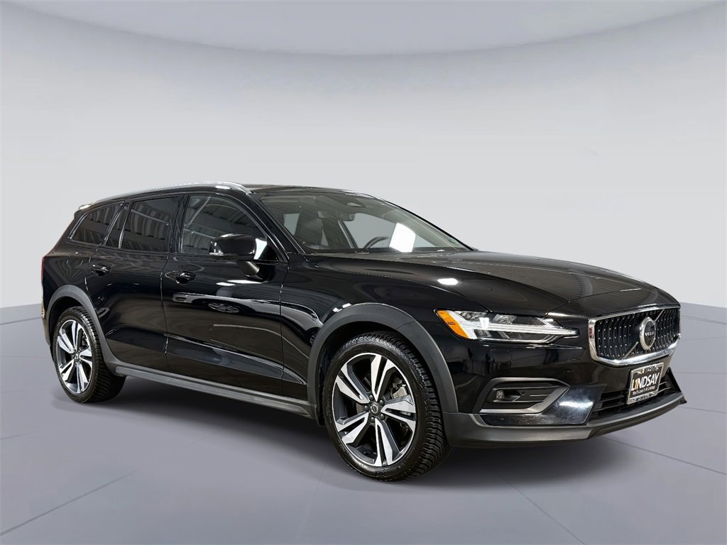 Used 2023 Volvo V60 B5 Cross Country Plus w/ Climate Package image 9