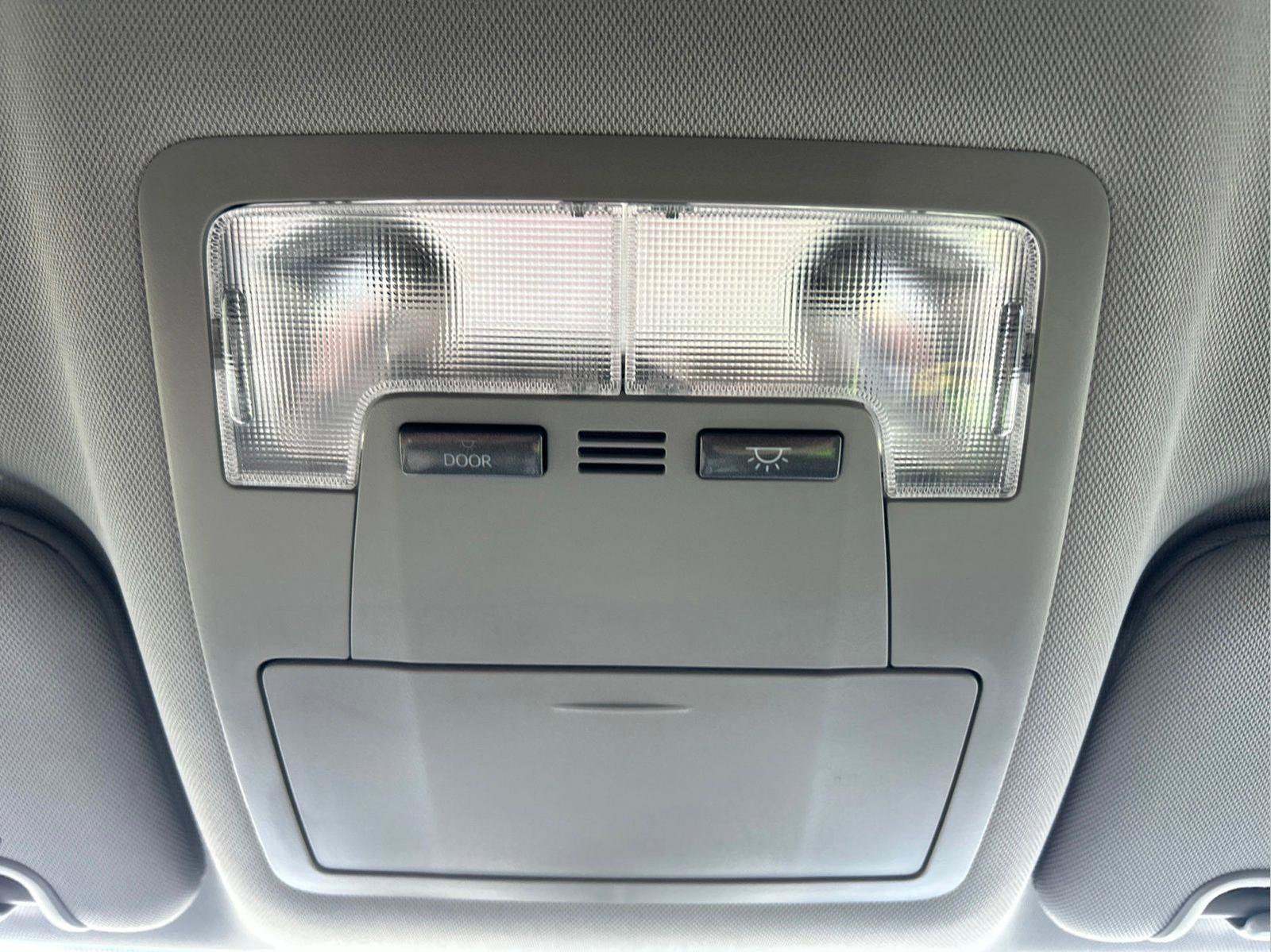 Used 2019 Toyota Highlander Plus FWD image 33
