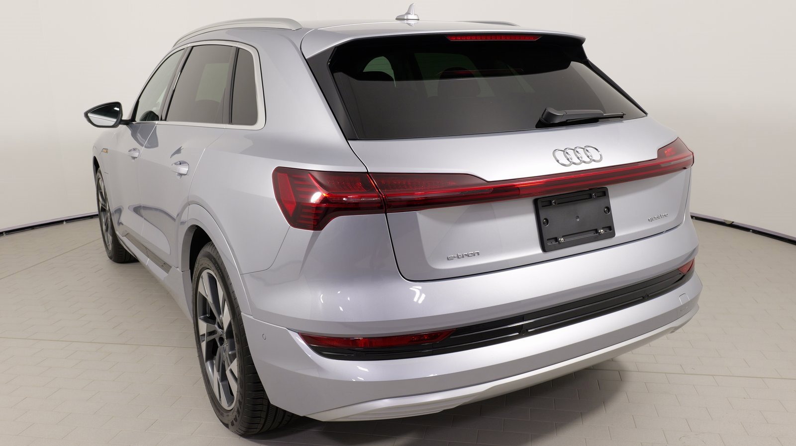 Used 2022 Audi e-tron Premium Plus w/ Premium Plus Package image 33