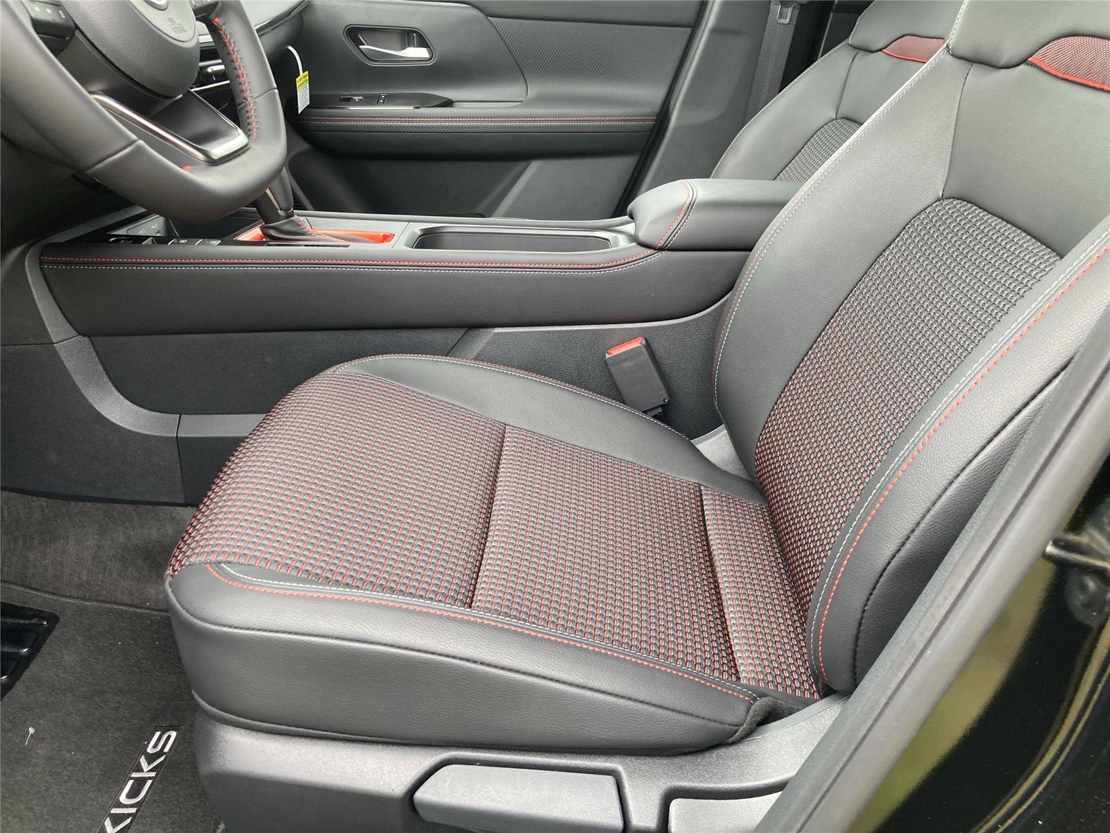 New 2025 Nissan Kicks SR image 30