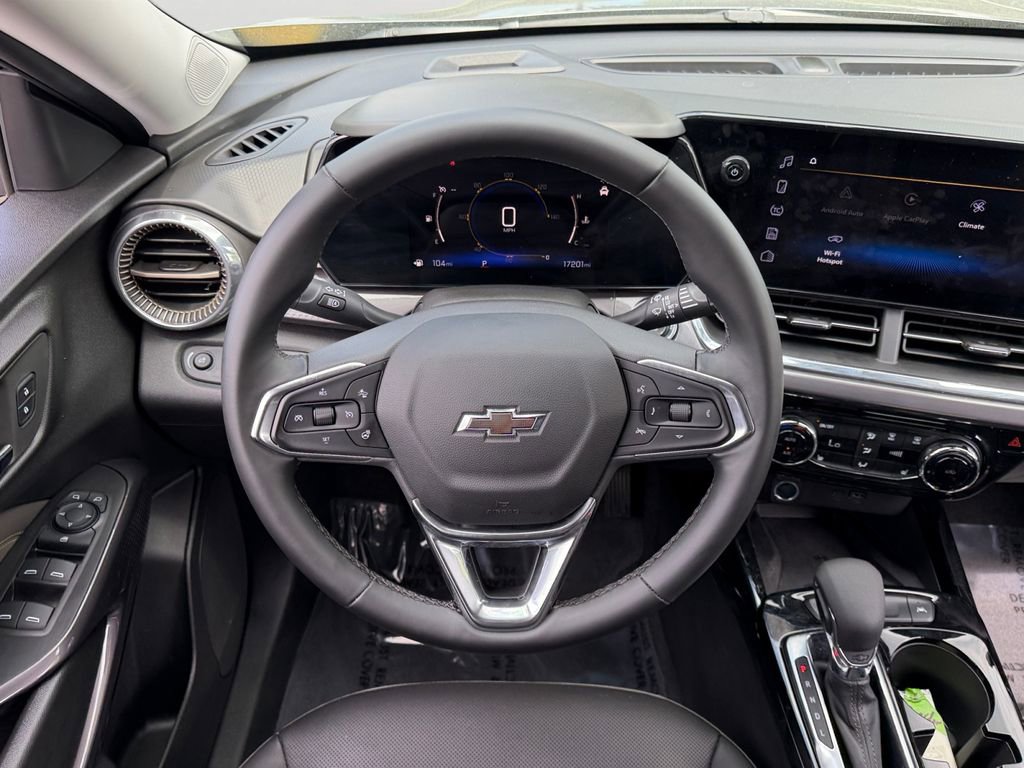 Used 2026 Chevrolet Trax ACTIV w/ Sunroof Package FWD image 17