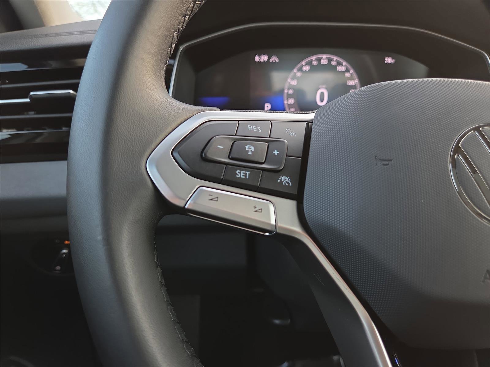 Used 2025 Volkswagen Jetta SE w/ Sunroof Package image 16