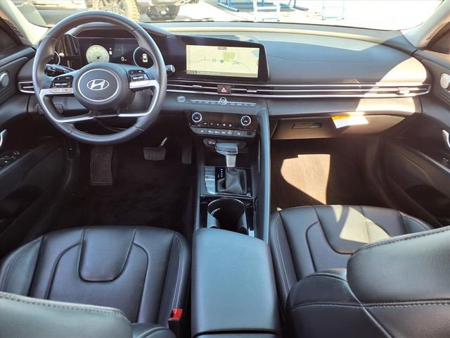 Used 2025 Hyundai Elantra Limited image 12