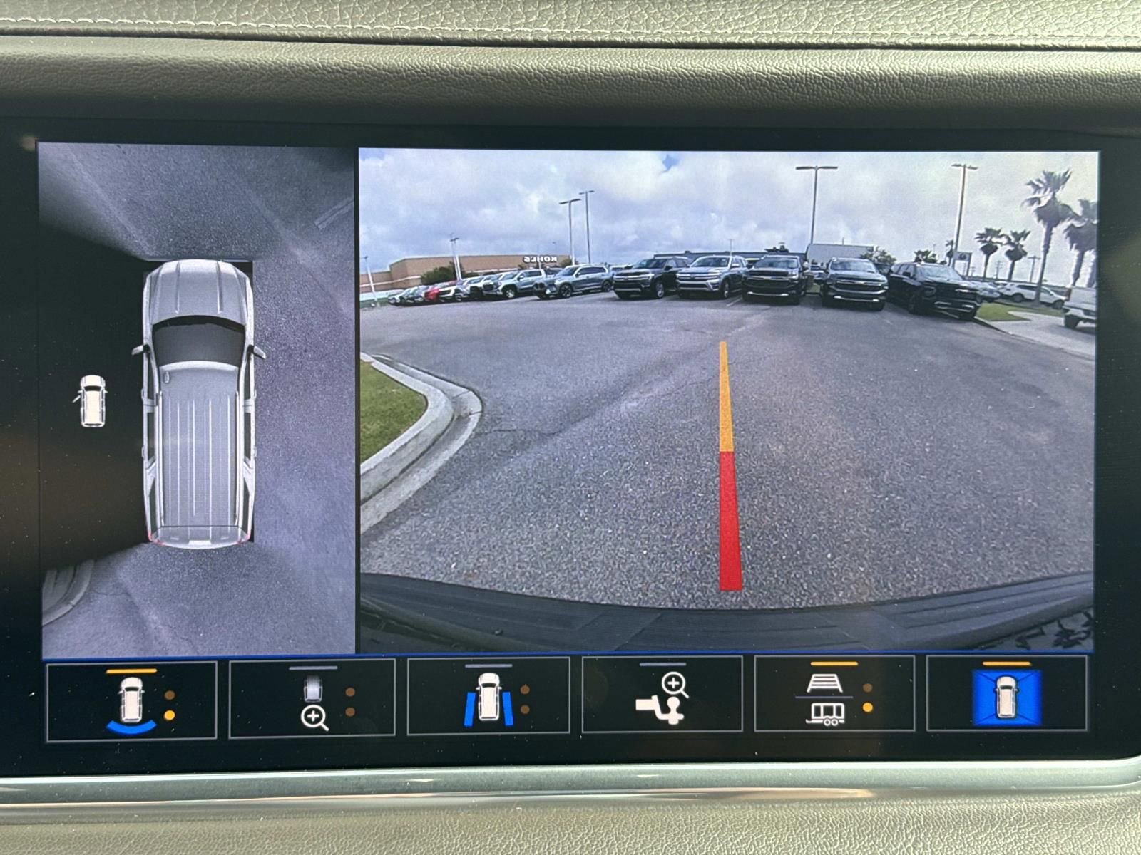 Used 2021 GMC Yukon Denali w/ Denali Premium Package image 28