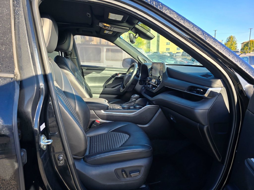 Used 2021 Toyota Highlander XSE FWD image 13