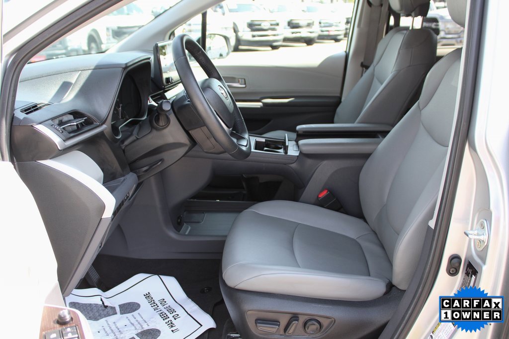 Used 2023 Toyota Sienna XLE image 16