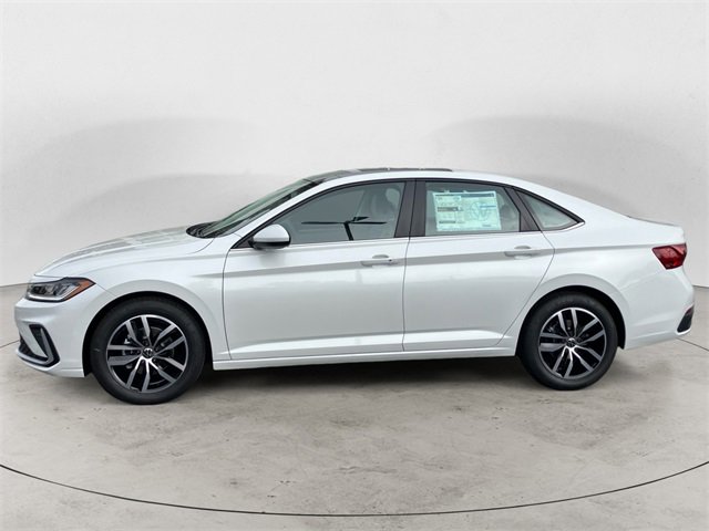 New 2025 Volkswagen Jetta SE image 3