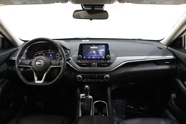 Used 2025 Nissan Altima 2.5 SR FWD image 13