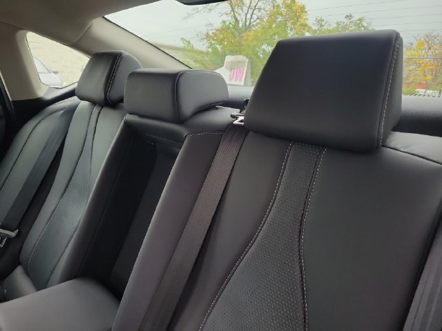 Used 2023 Acura TLX w/ Technology Package FWD image 12