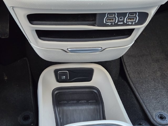 Used 2024 Chrysler Pacifica Touring-L FWD image 20
