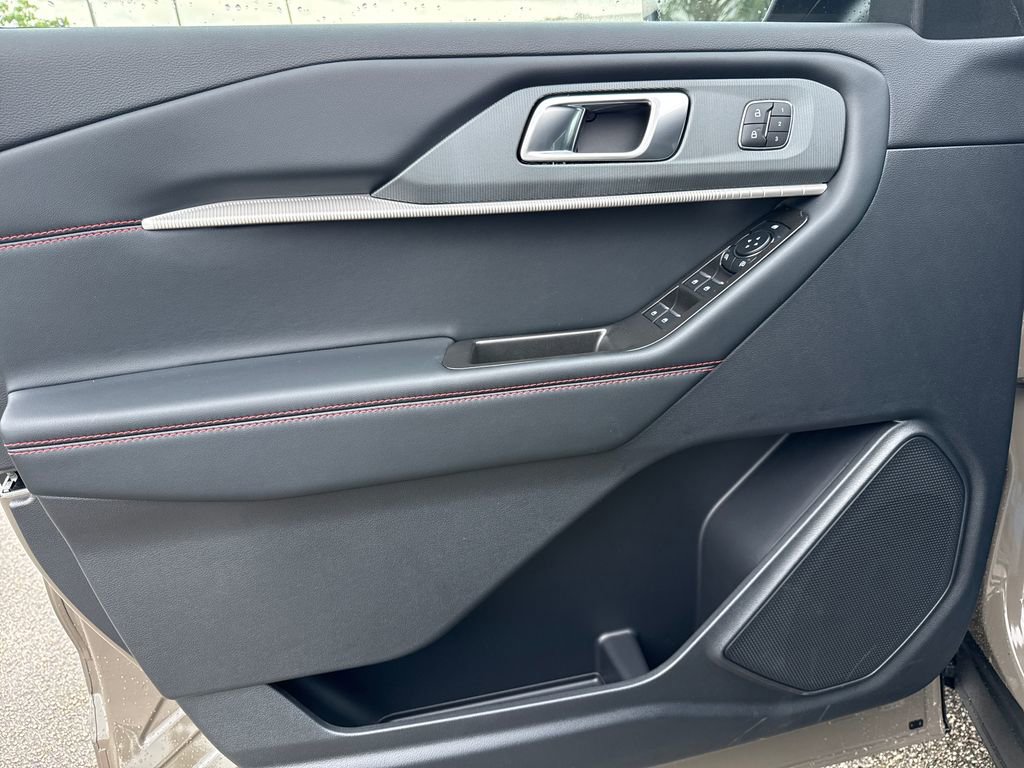 New 2026 Ford Explorer ST-Line w/ ST-Line Street Pack RWD image 18