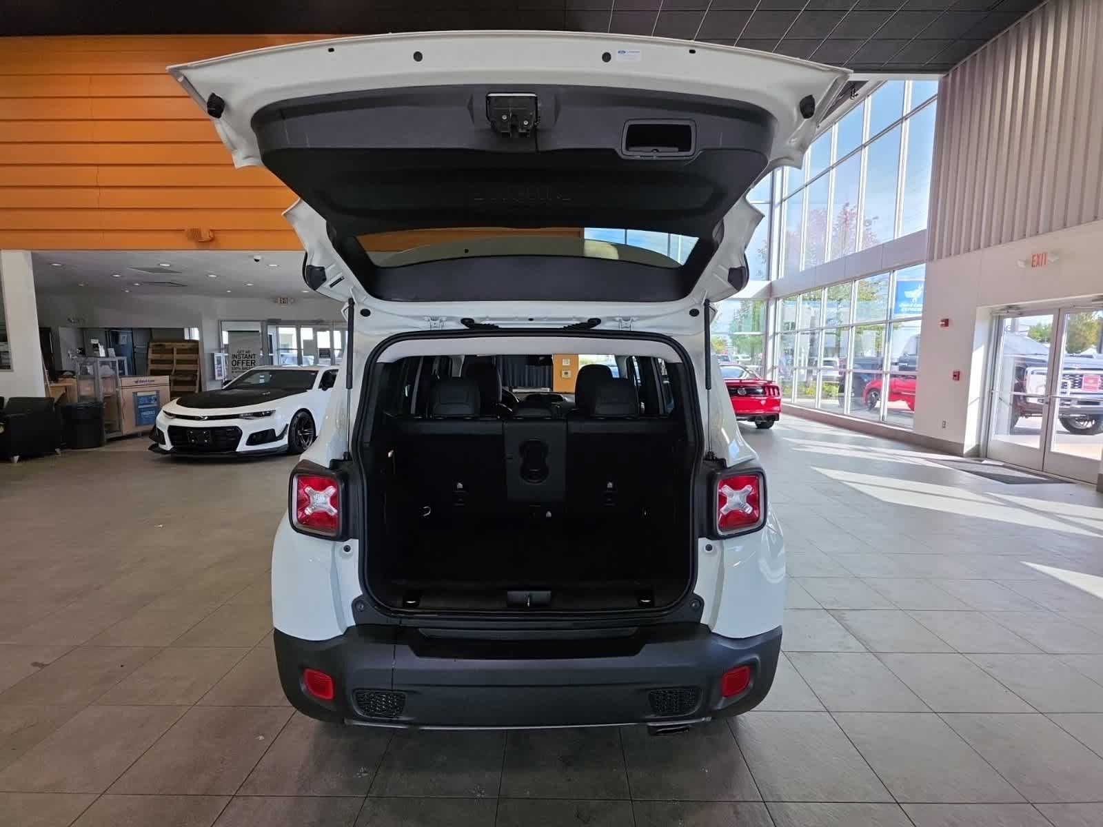 Used 2020 Jeep Renegade Limited AWD/4WD image 9