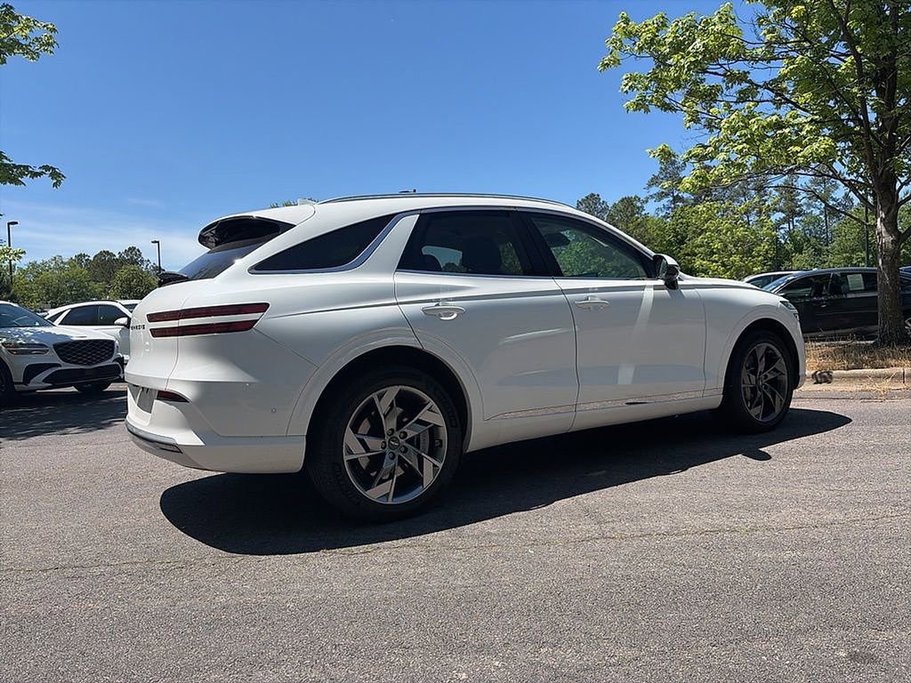 Used 2025 Genesis Electrified GV70 AWD/4WD image 3