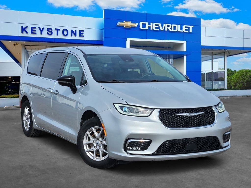 Used 2024 Chrysler Pacifica Touring-L image 1