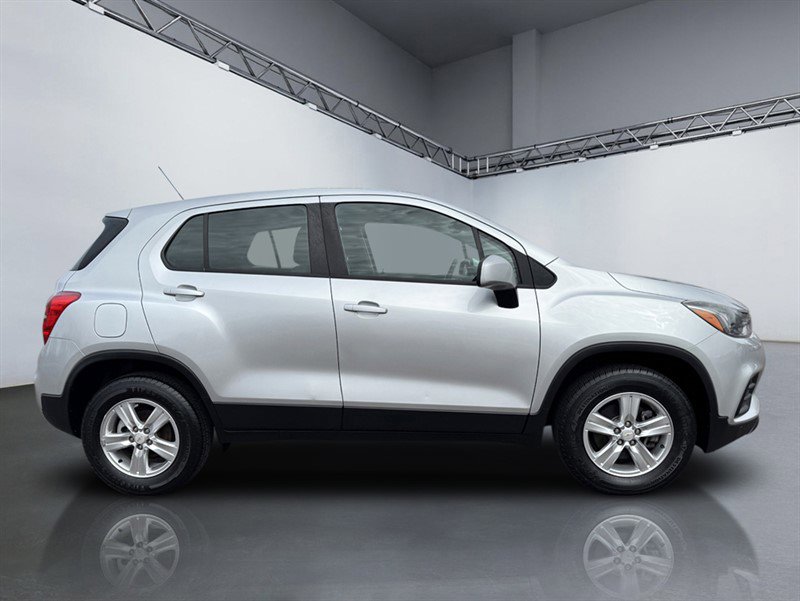 Used 2018 Chevrolet Trax LS AWD/4WD image 3